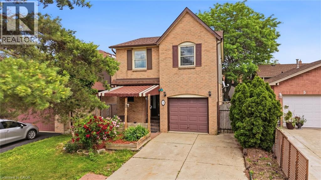 3 TWINOAKS Crescent - 1