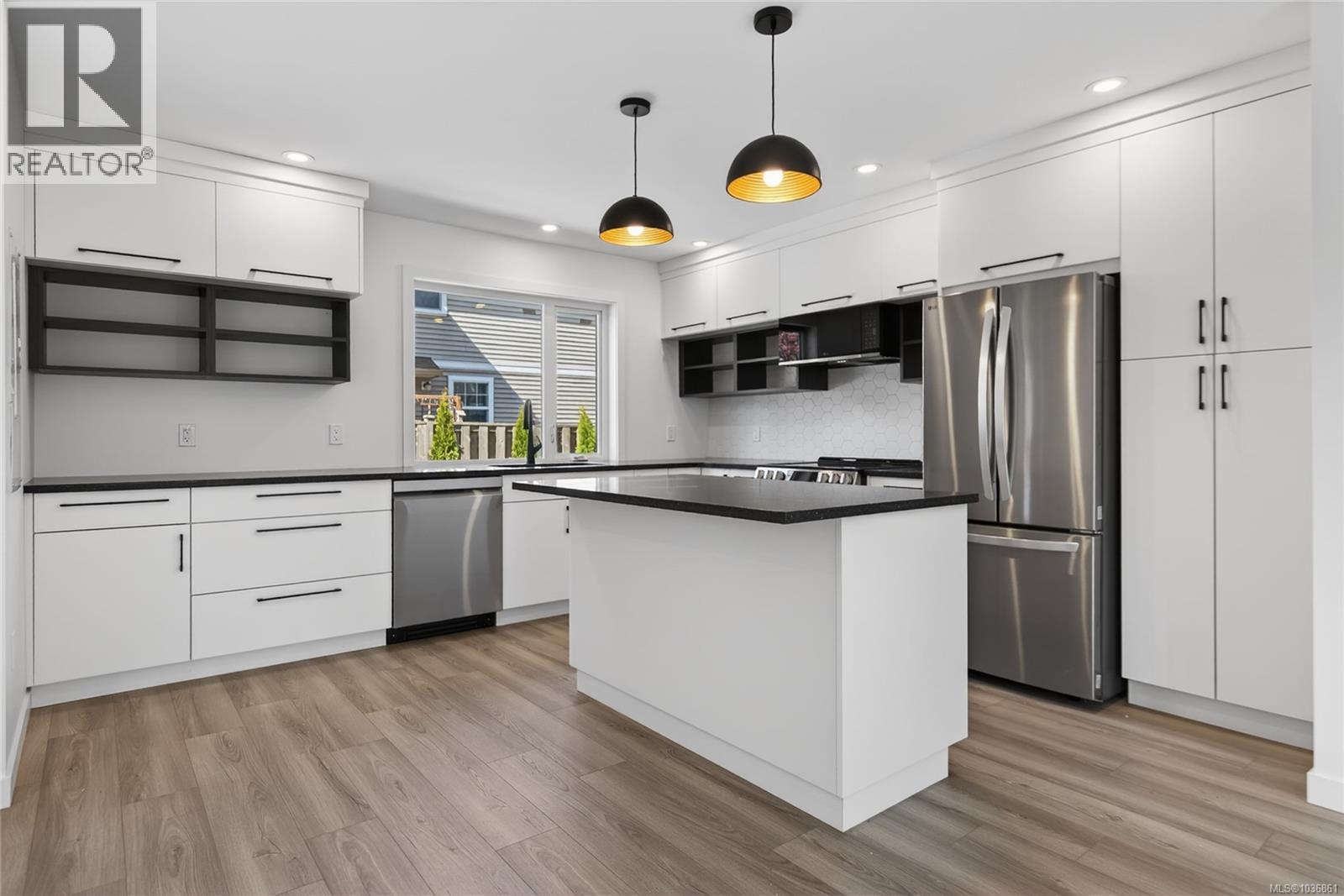 #3 1590 Piercy Ave - 5