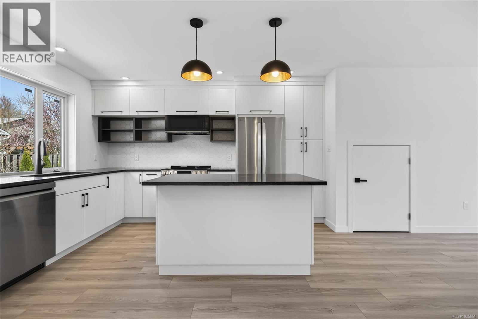 #3 1590 Piercy Ave - 6