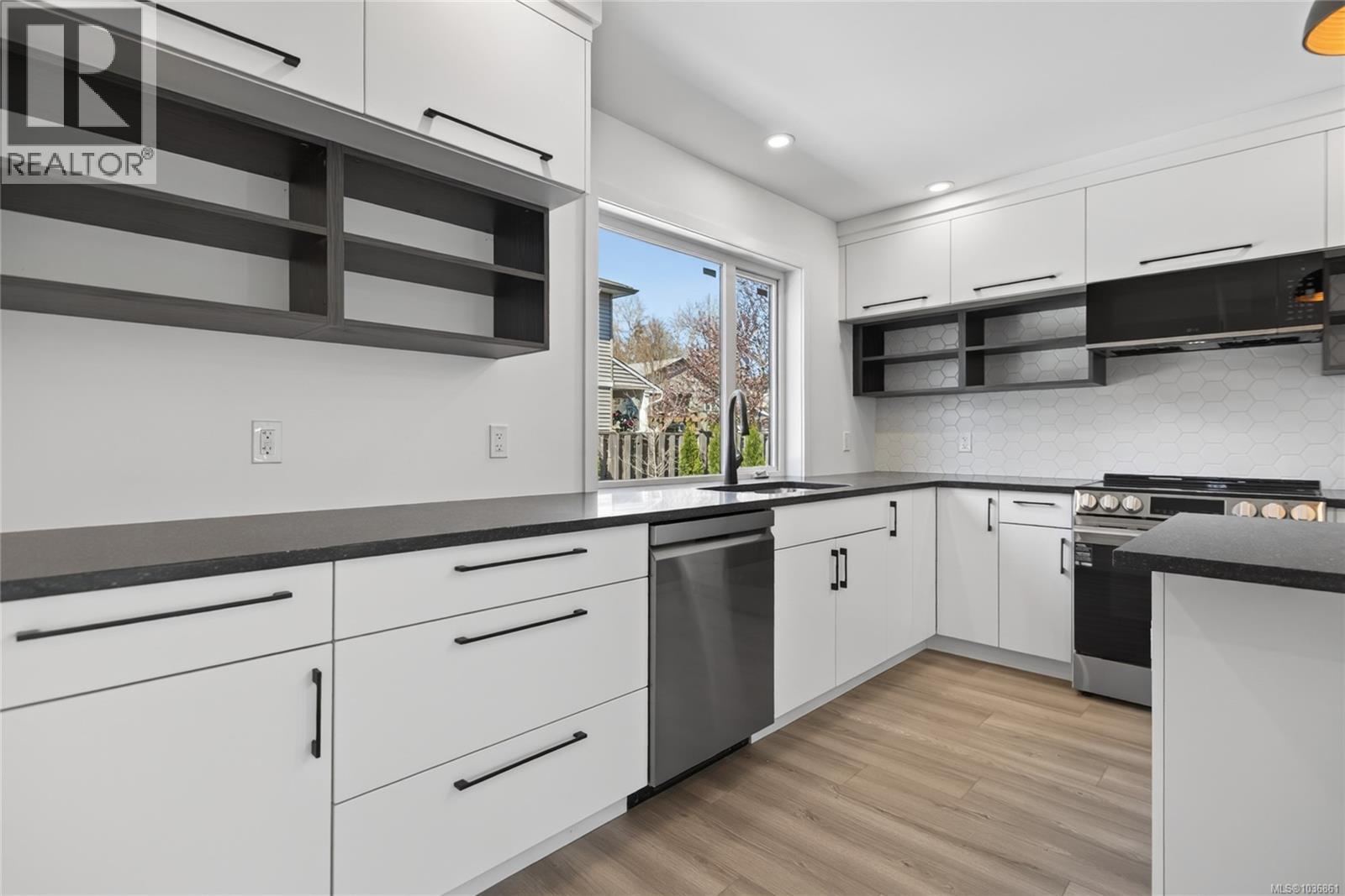 #3 1590 Piercy Ave - 7