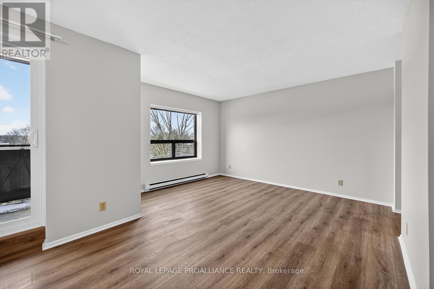 #502 95 WINDSOR DRIVE - 11