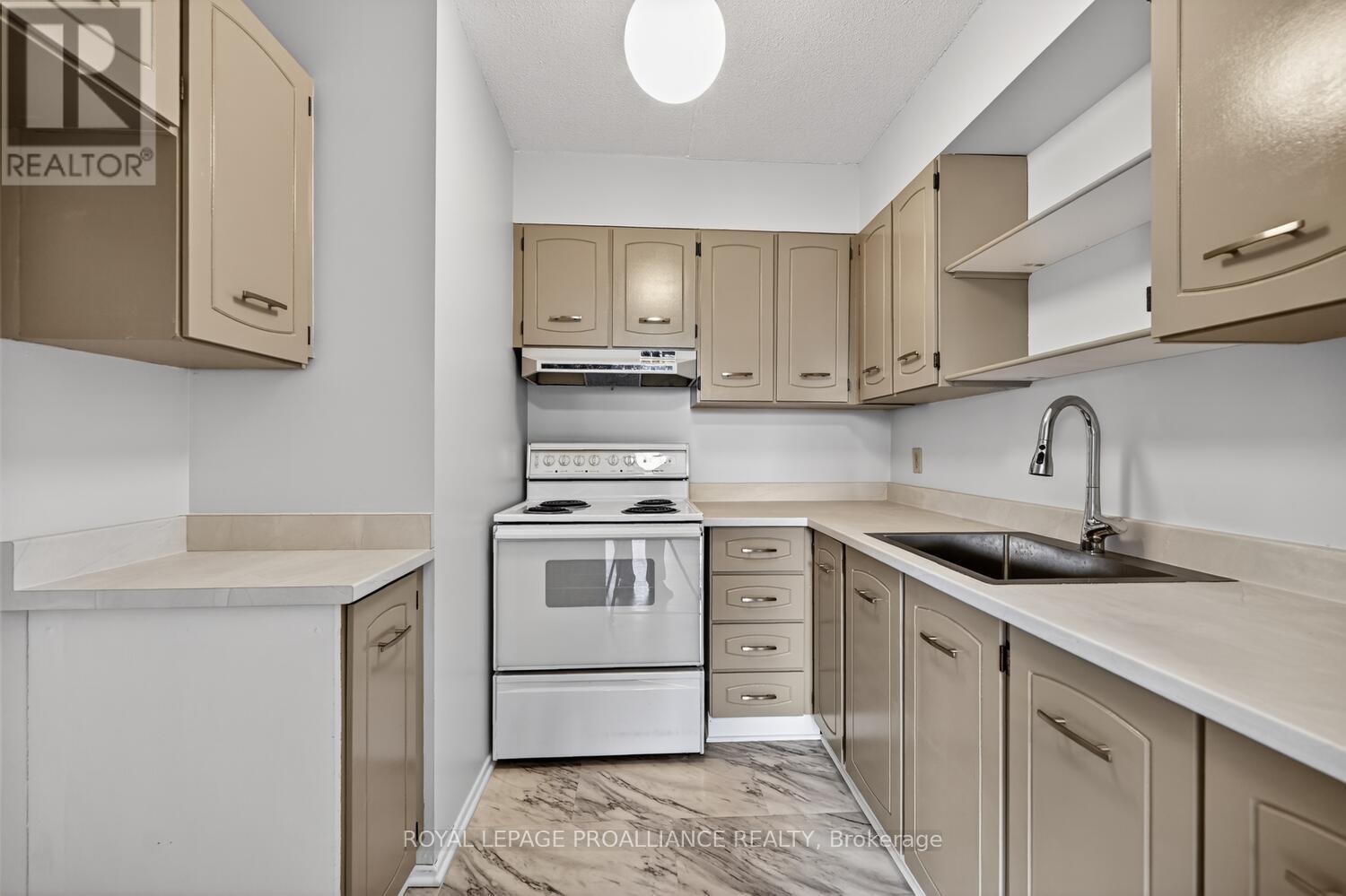 #502 95 WINDSOR DRIVE - 13