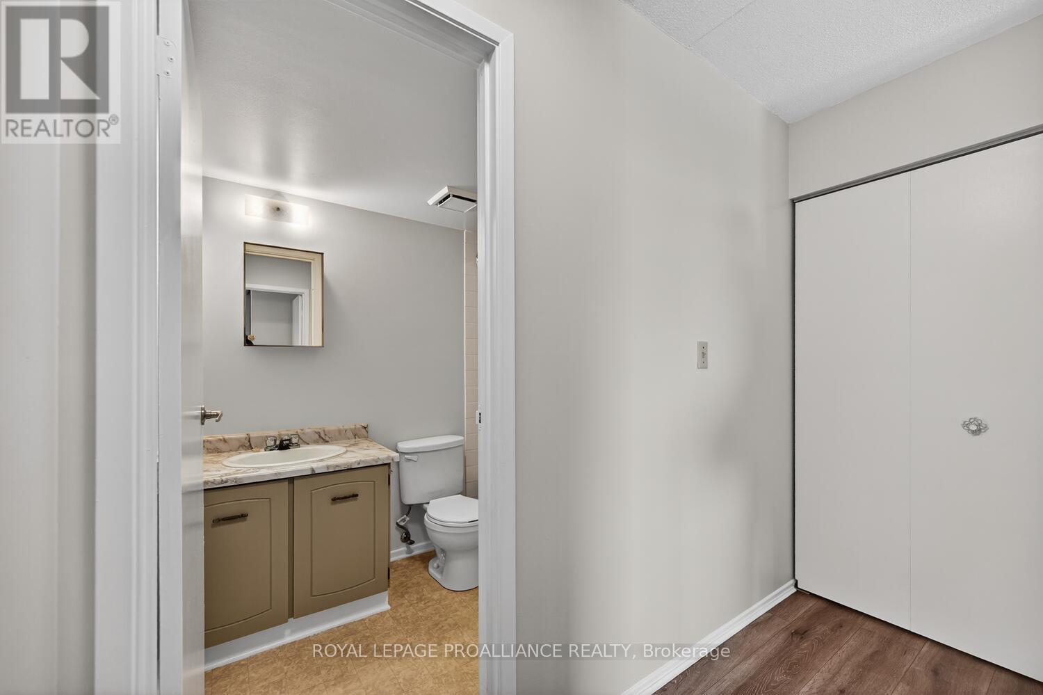 #502 95 WINDSOR DRIVE - 15