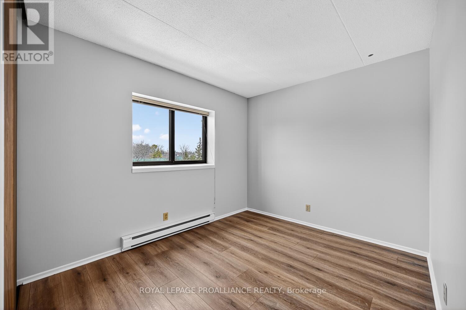 #502 95 WINDSOR DRIVE - 17