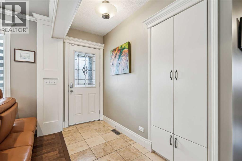 315 45 Avenue SW - photo 2