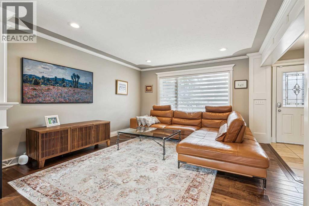 315 45 Avenue SW - photo 3