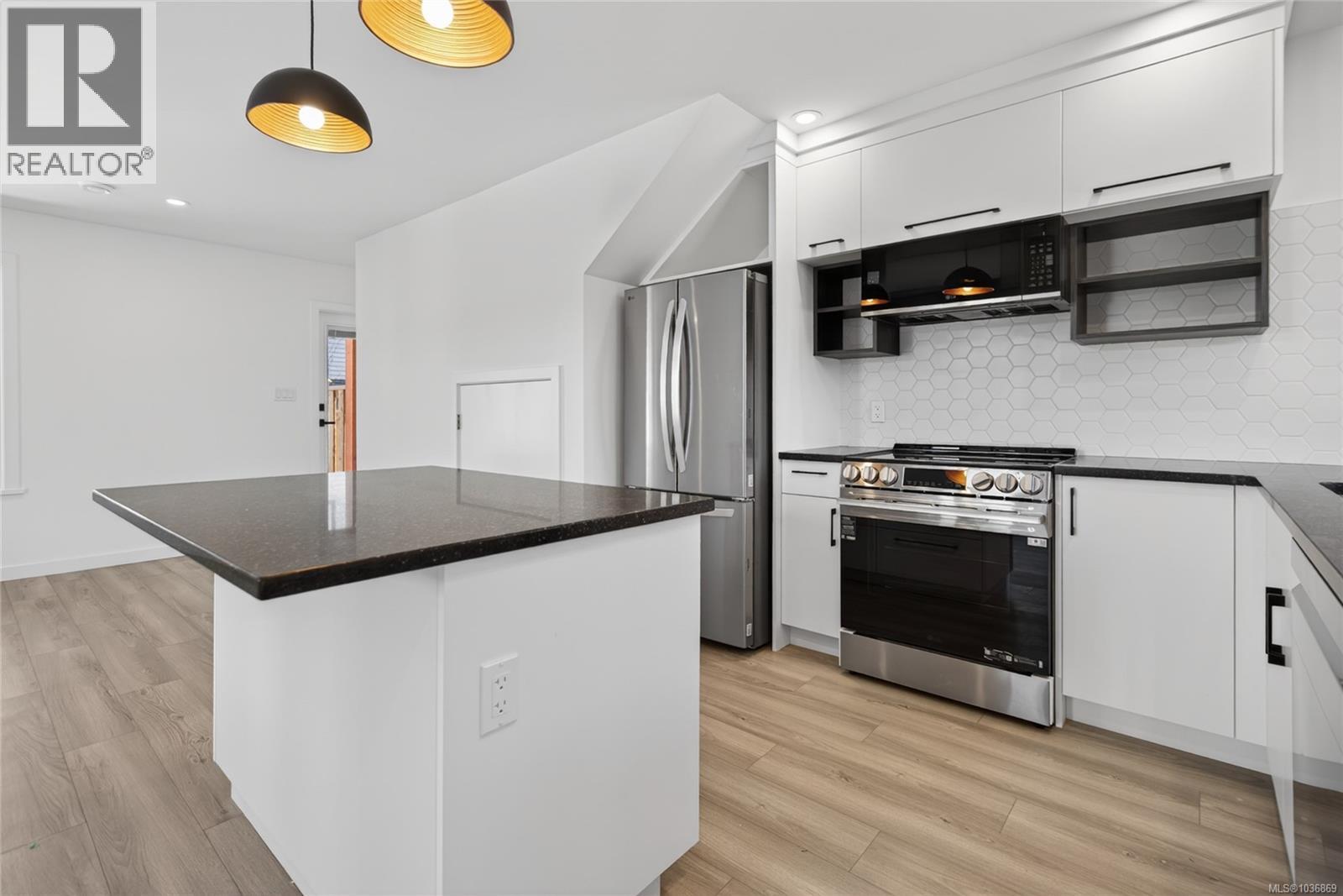 #6 1590 Piercy Ave - 12
