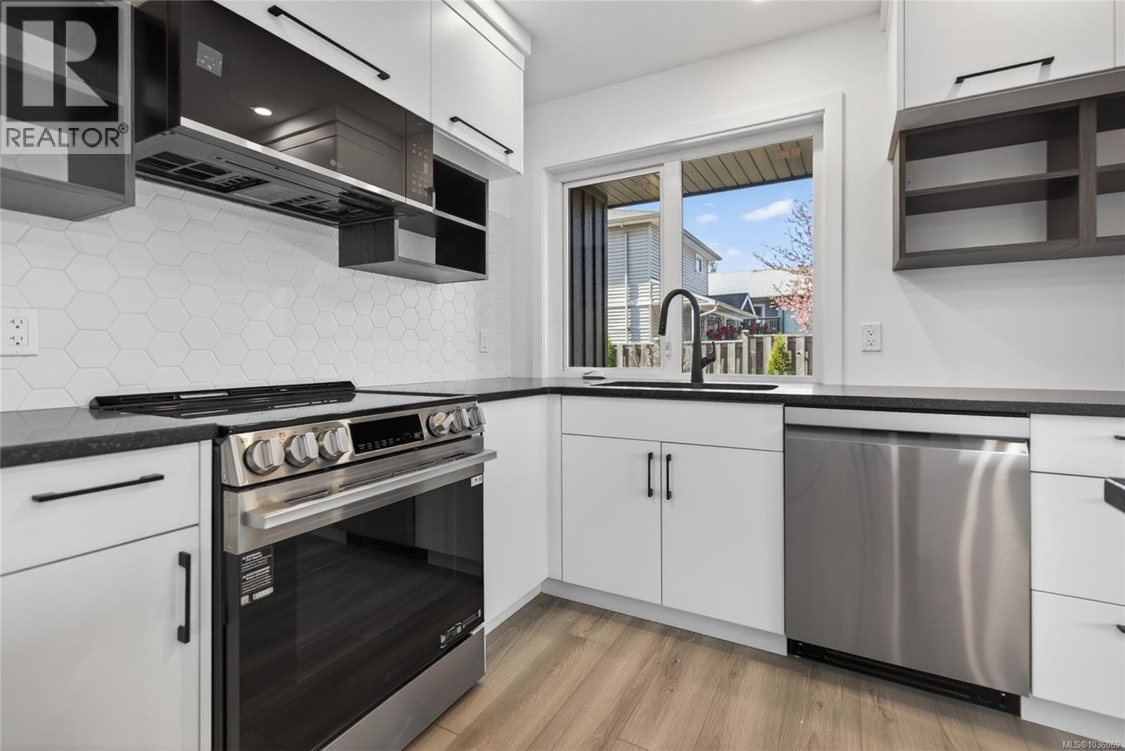 #6 1590 Piercy Ave - 13