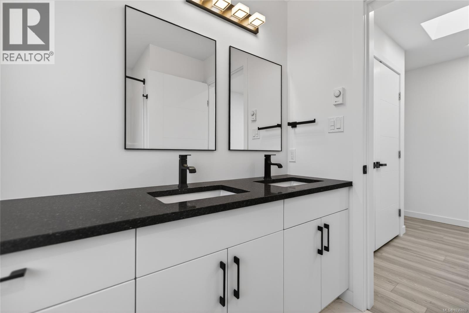 #6 1590 Piercy Ave - 28