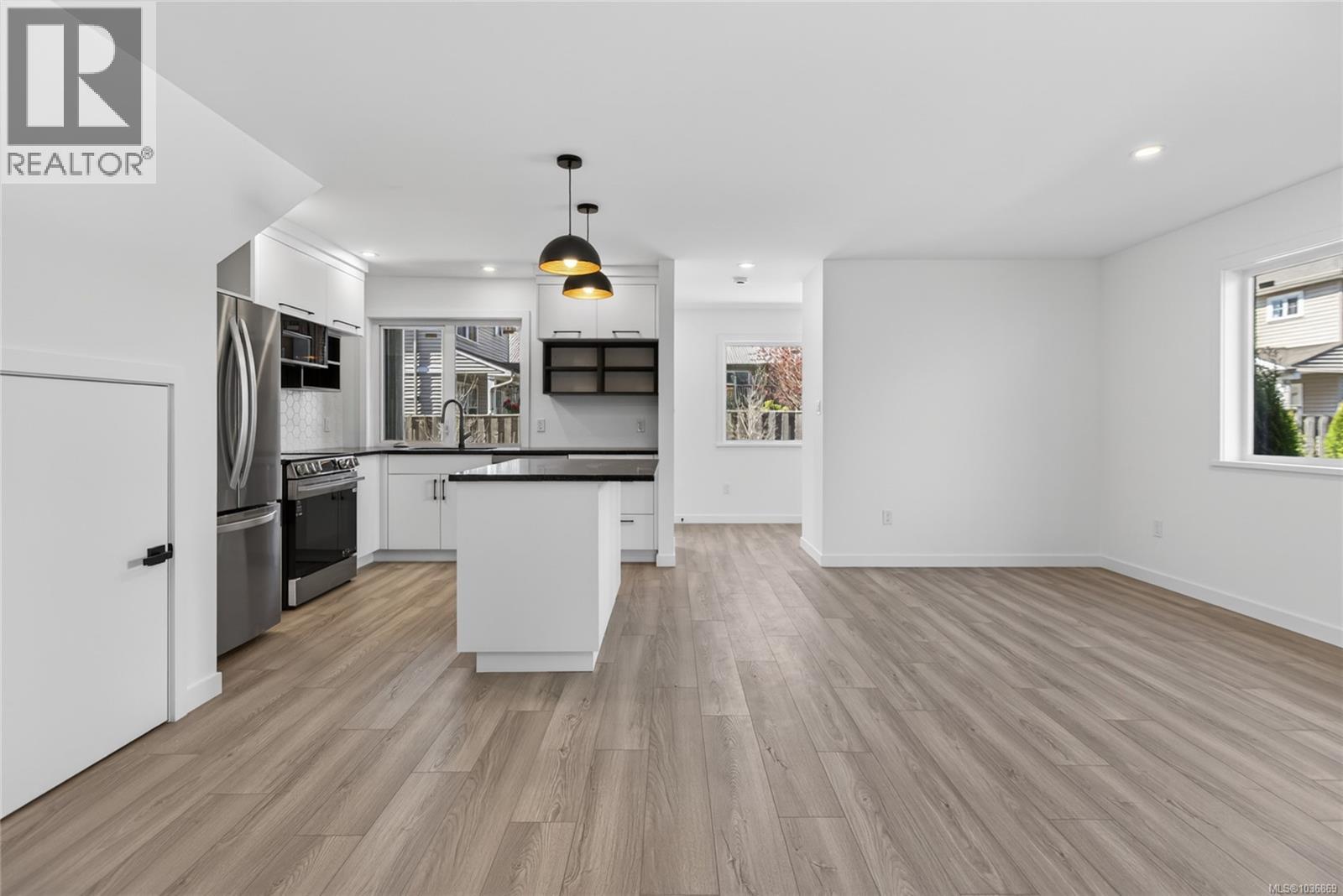 #6 1590 Piercy Ave - 16