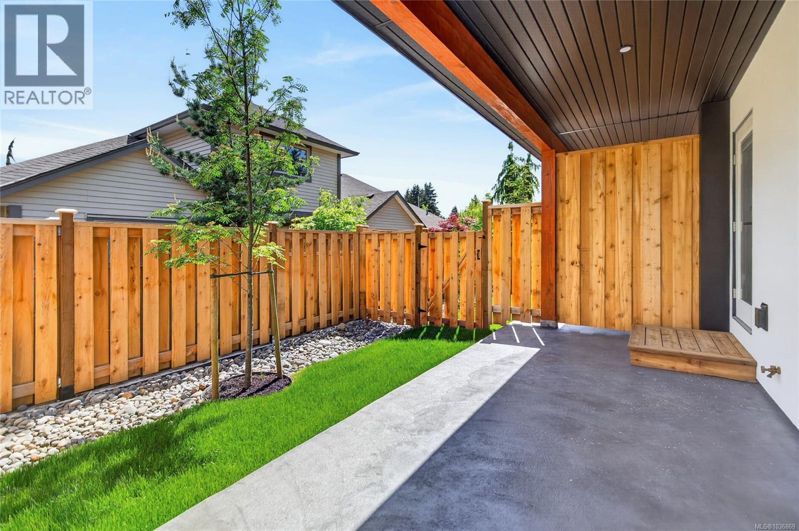 #6 1590 Piercy Ave - 22