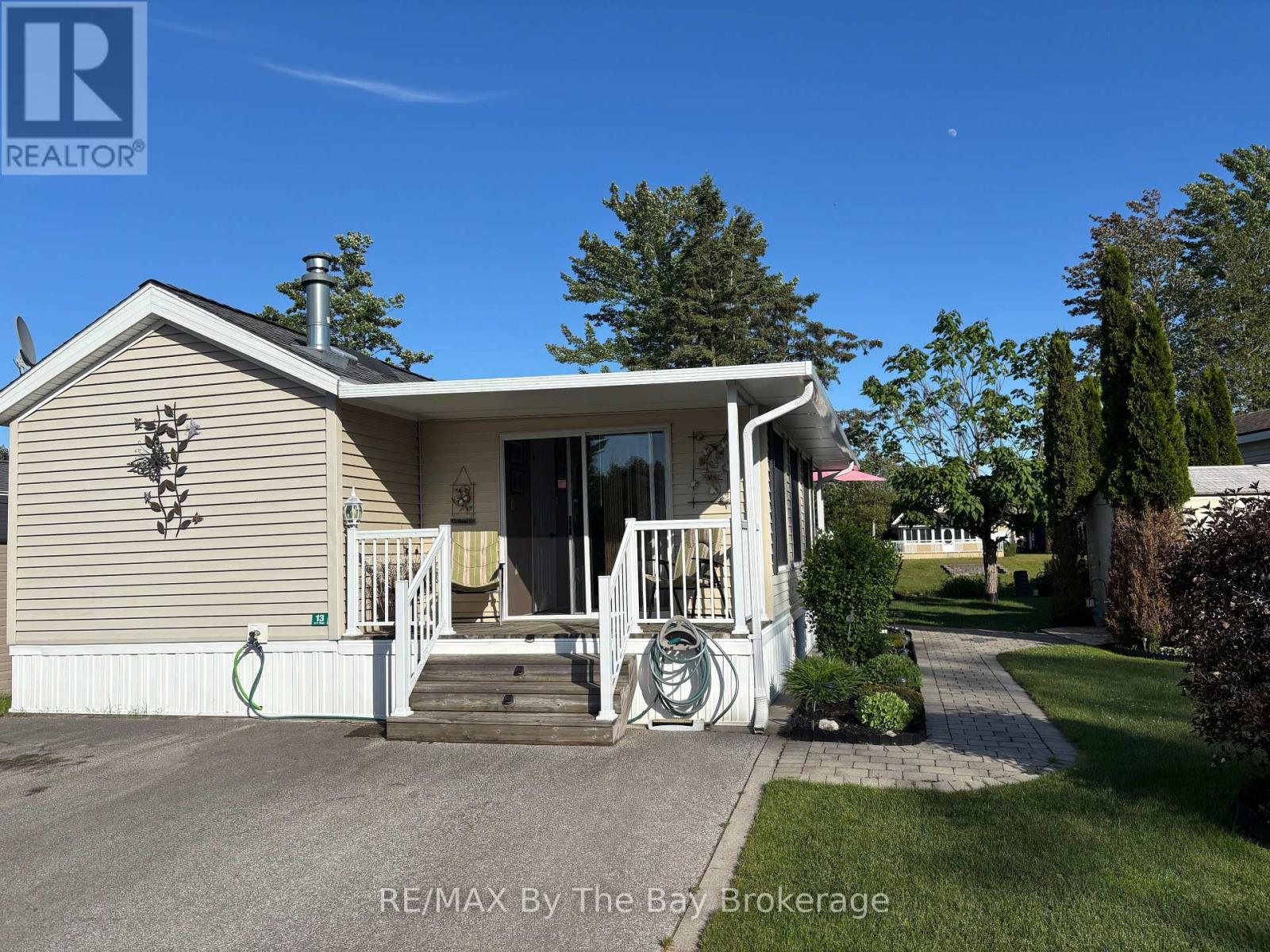 13 WHITE PINES TRAIL - 35
