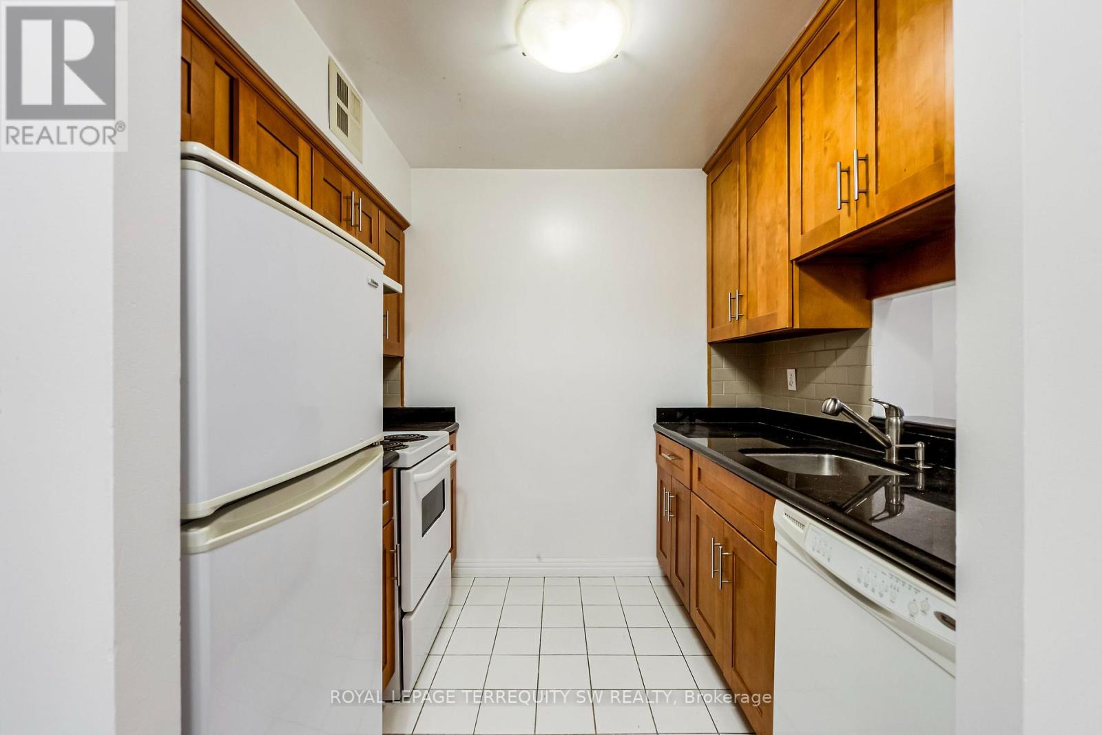 #407 1055 BAY STREET - 10