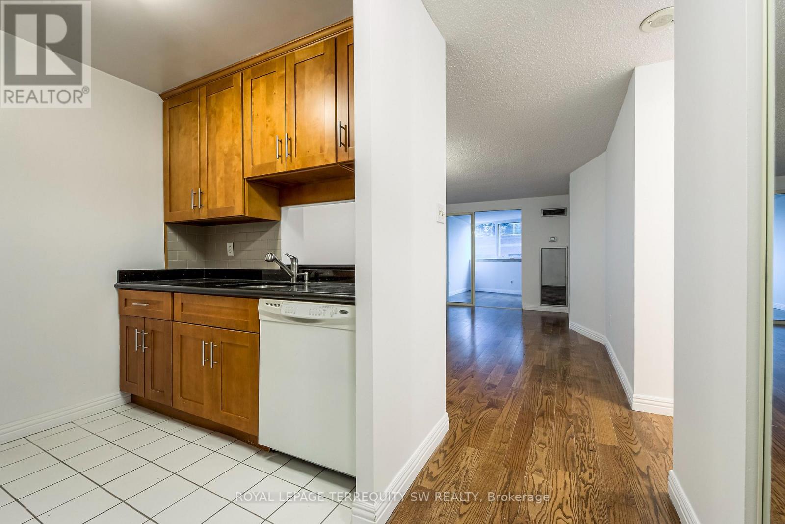 #407 1055 BAY STREET - 8