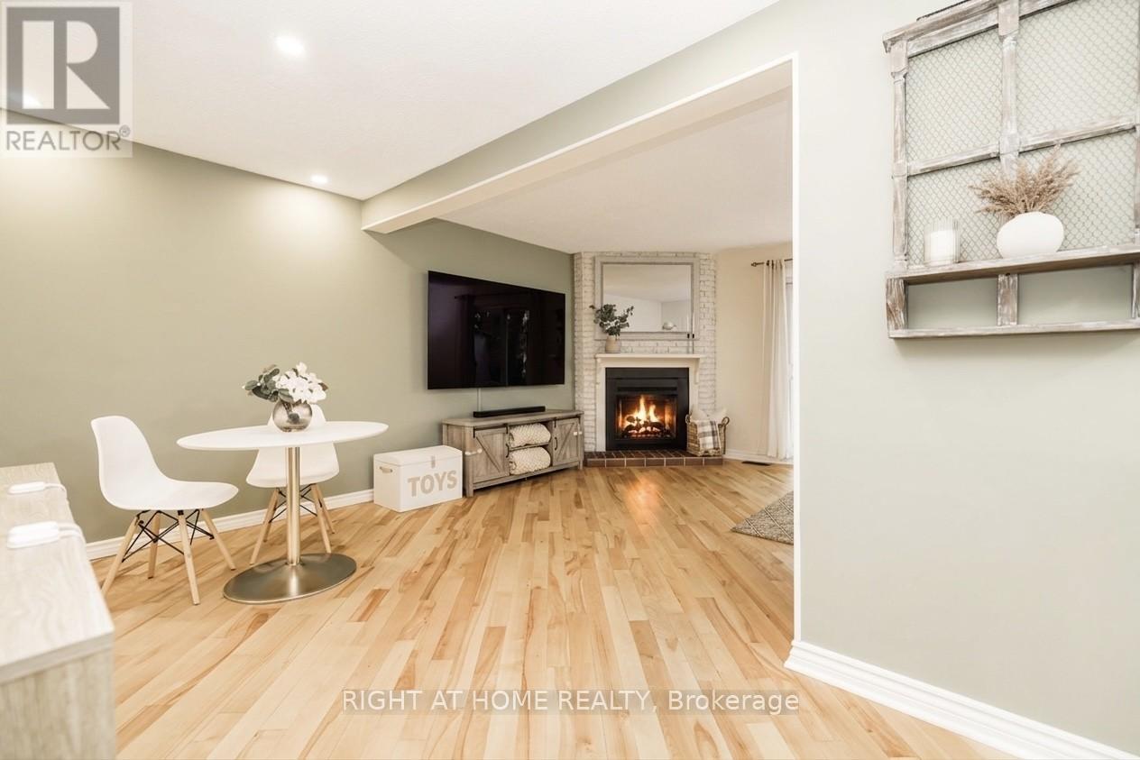 30 BERKSHIRE WAY - 6
