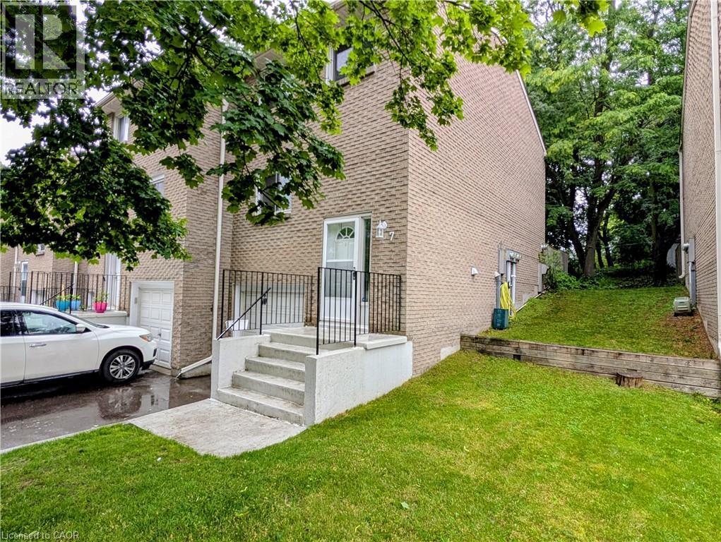 #7 121 MORGAN Avenue - 1