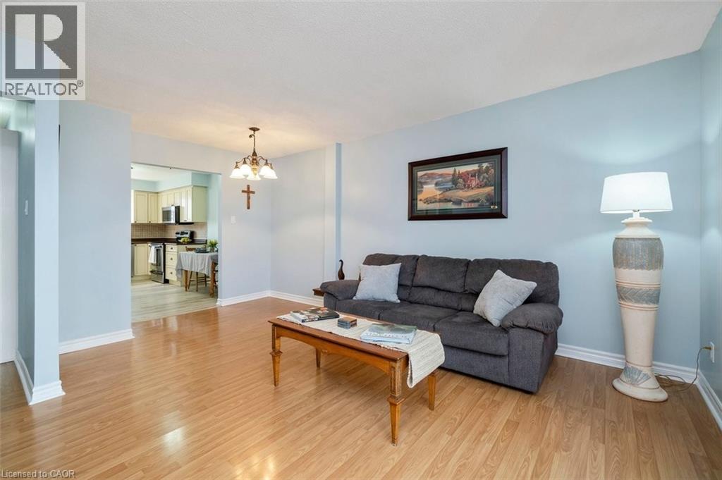 #7 121 MORGAN Avenue - 11