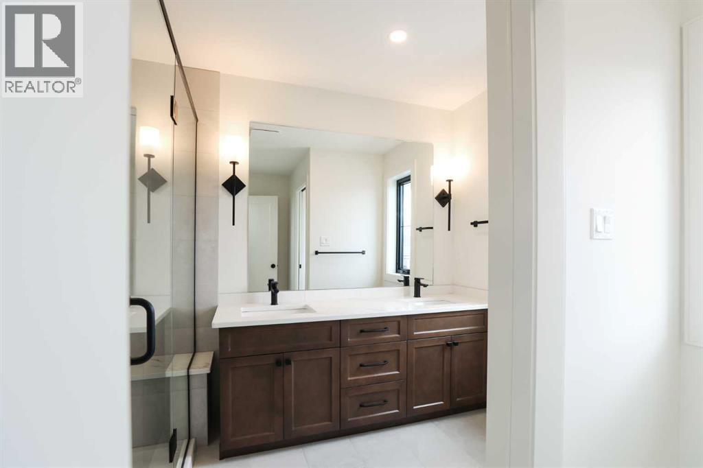 570 Malahat Green W - 25