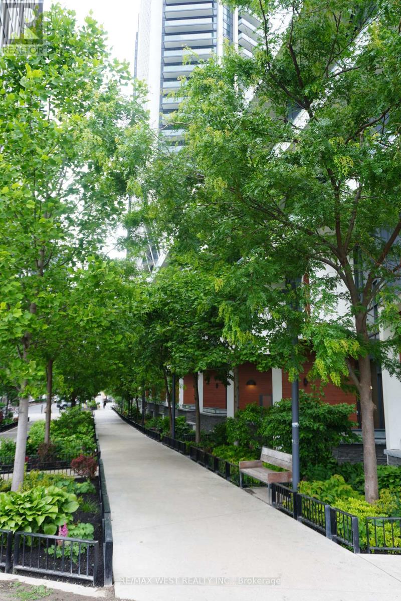 #1411 50 ORDNANCE STREET - 3