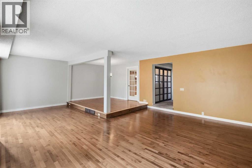 16 Wood Crescent SW — photo 12