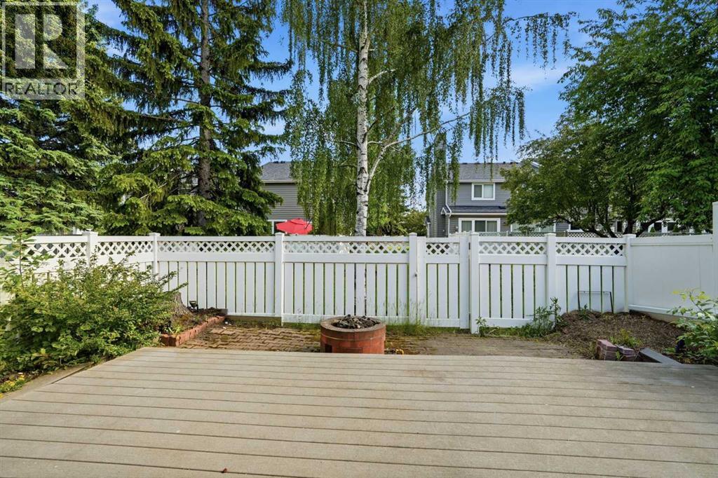 16 Wood Crescent SW — photo 37