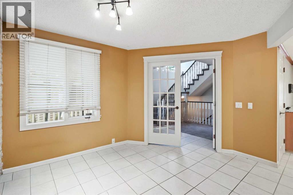 16 Wood Crescent SW — photo 7