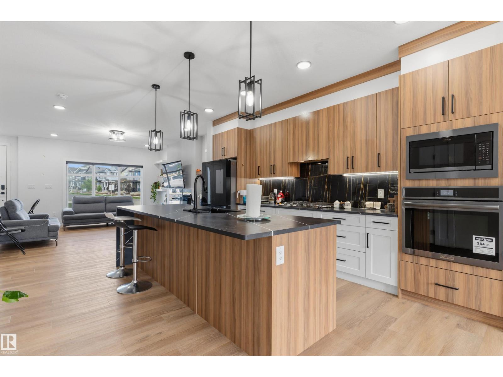 4373 37 ST - 11