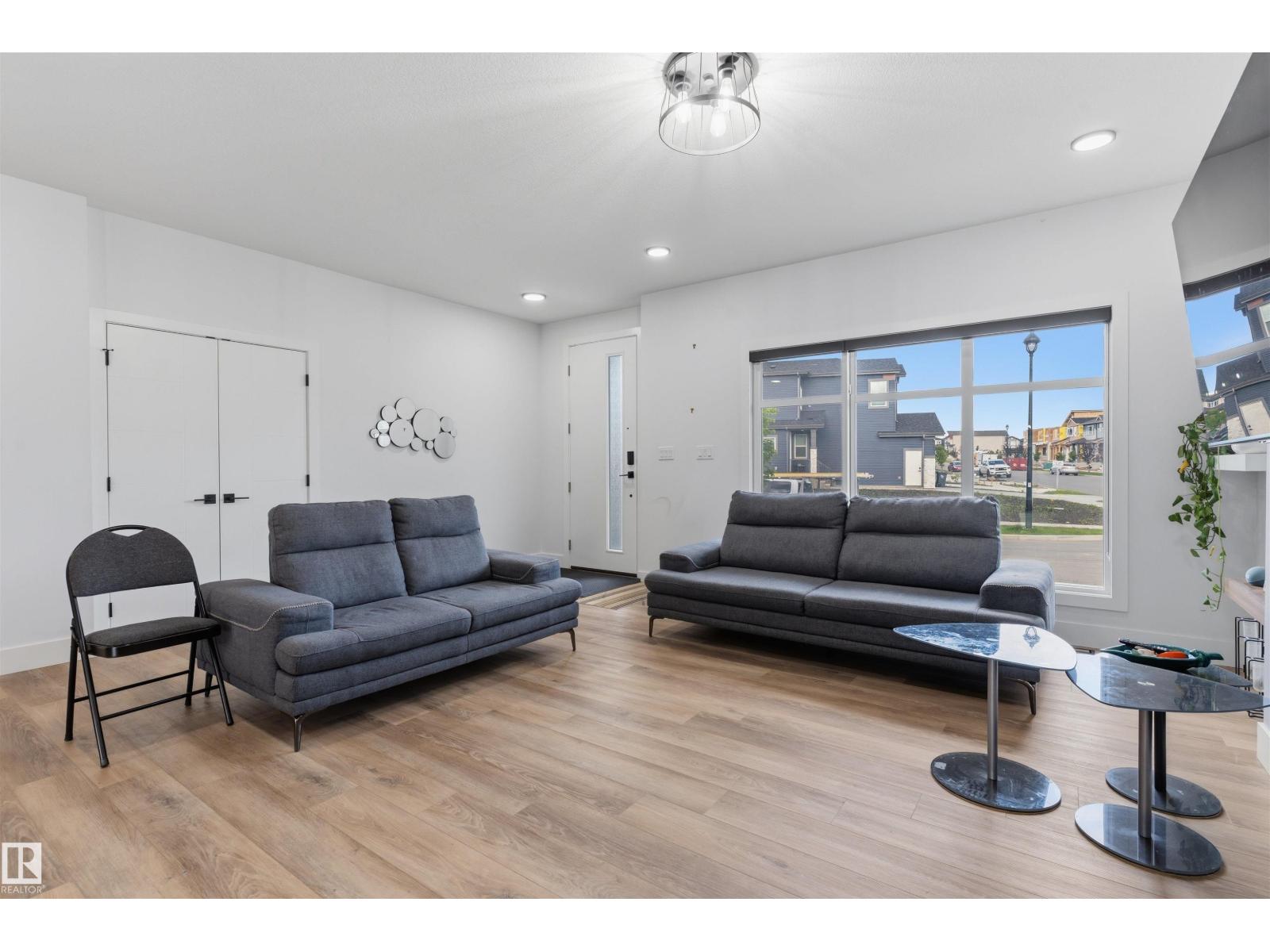 4373 37 ST - 4
