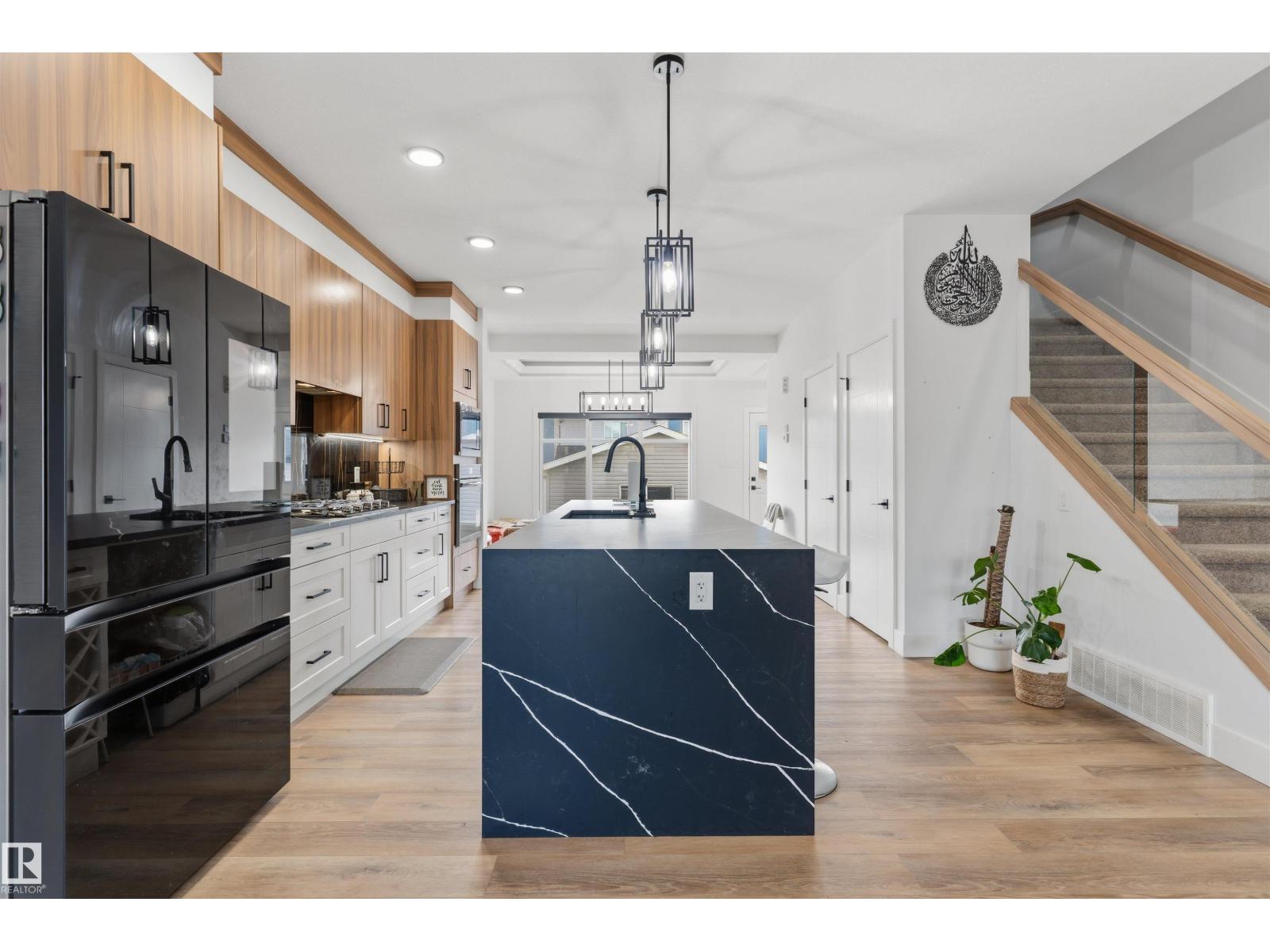 4373 37 ST - 6