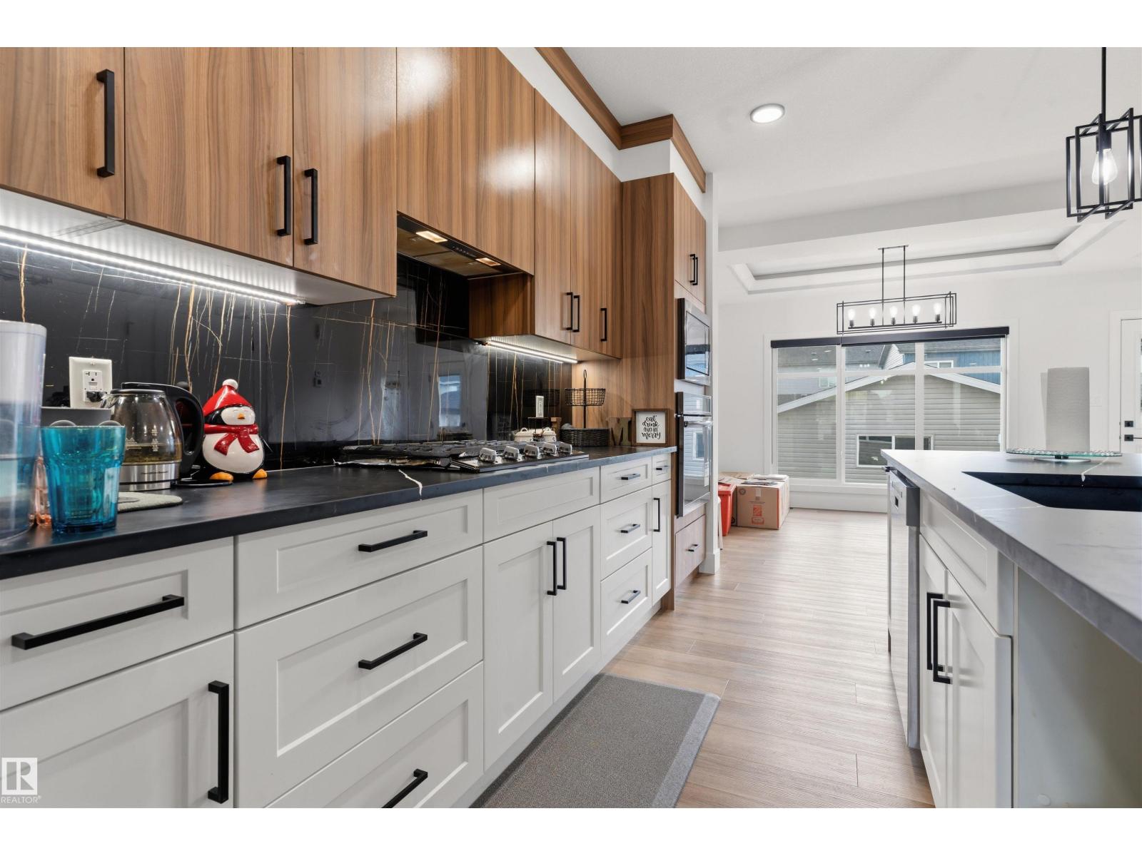 4373 37 ST - 7
