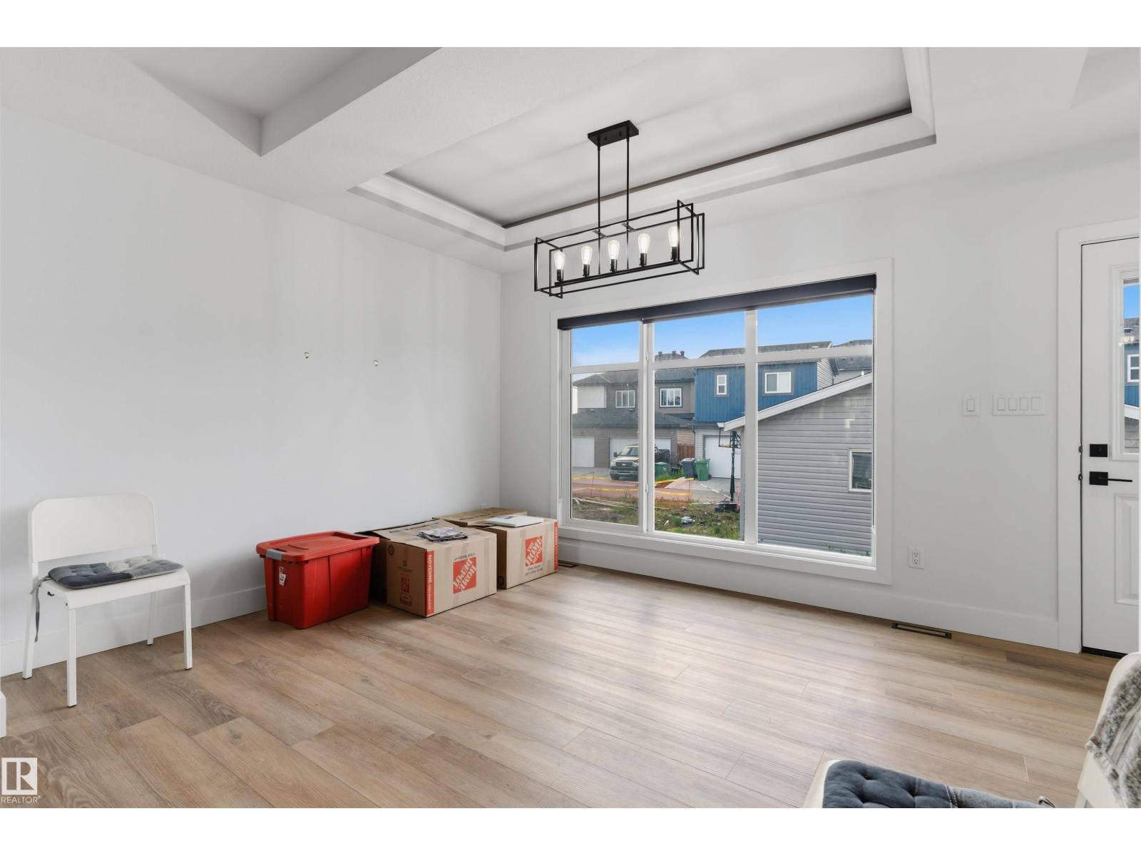 4373 37 ST - 8