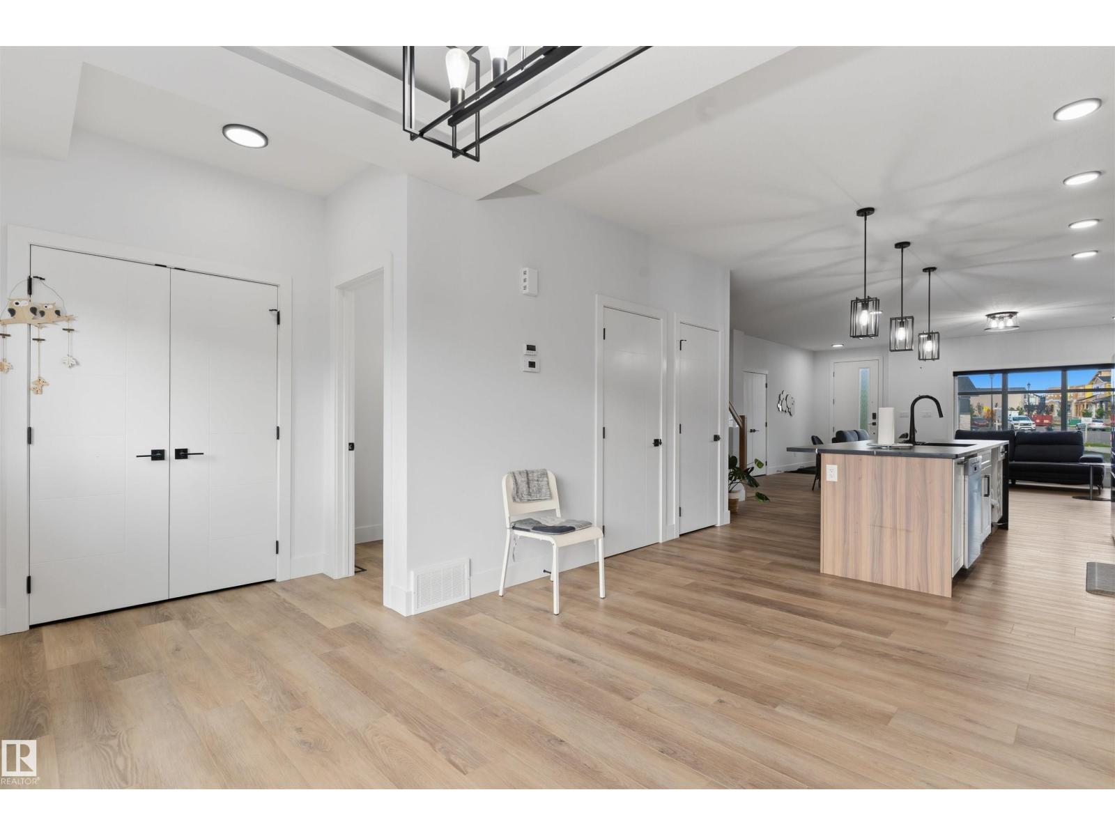 4373 37 ST - 9