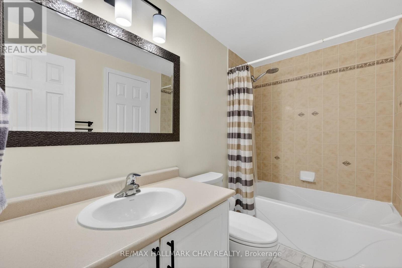 2057 OSBOND ROAD - 25