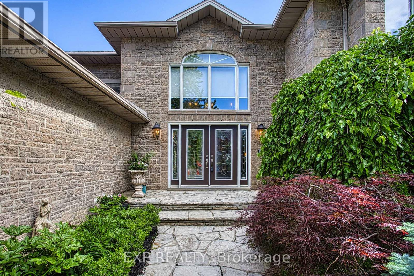22 BURT COURT - 5