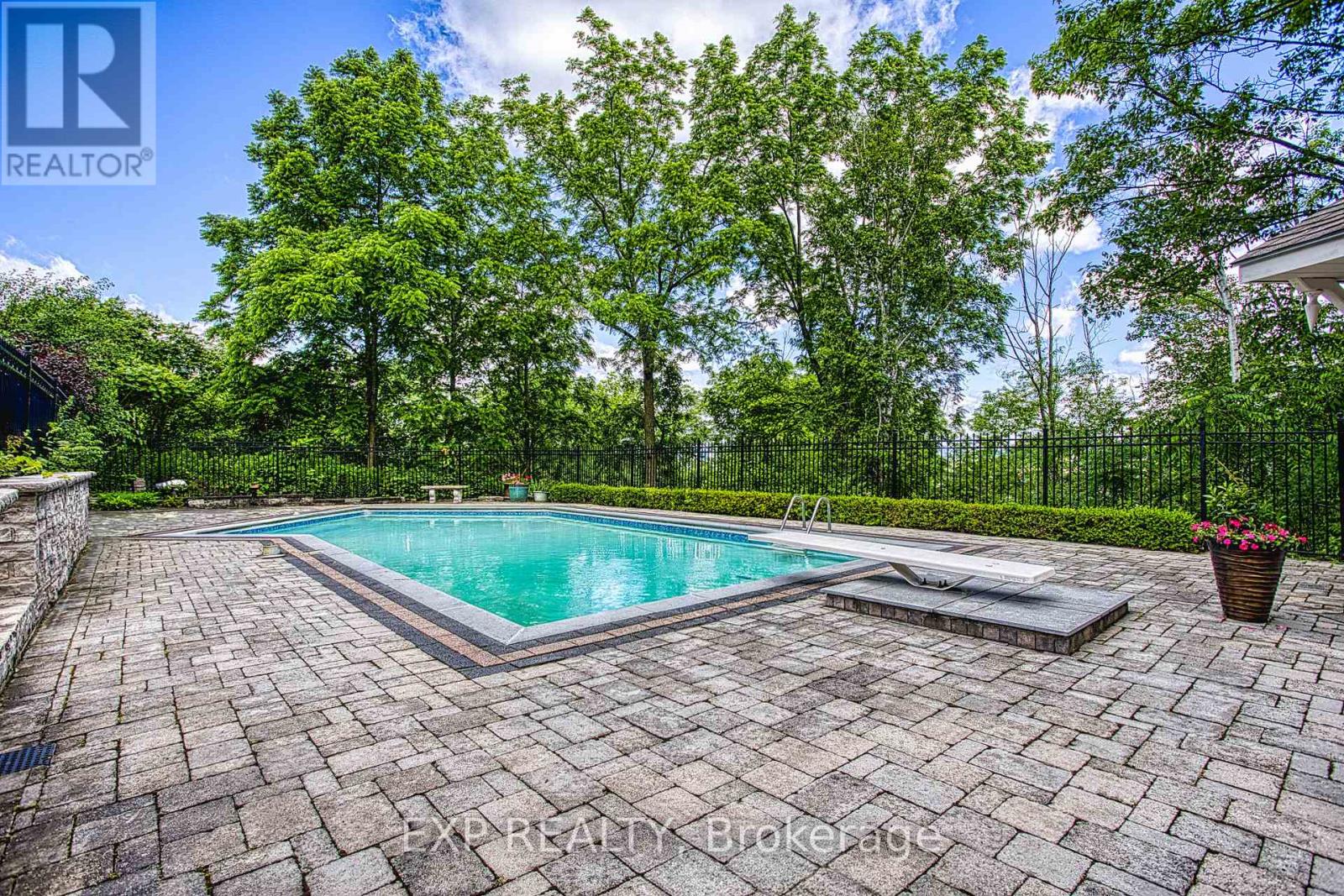 22 BURT COURT - 43