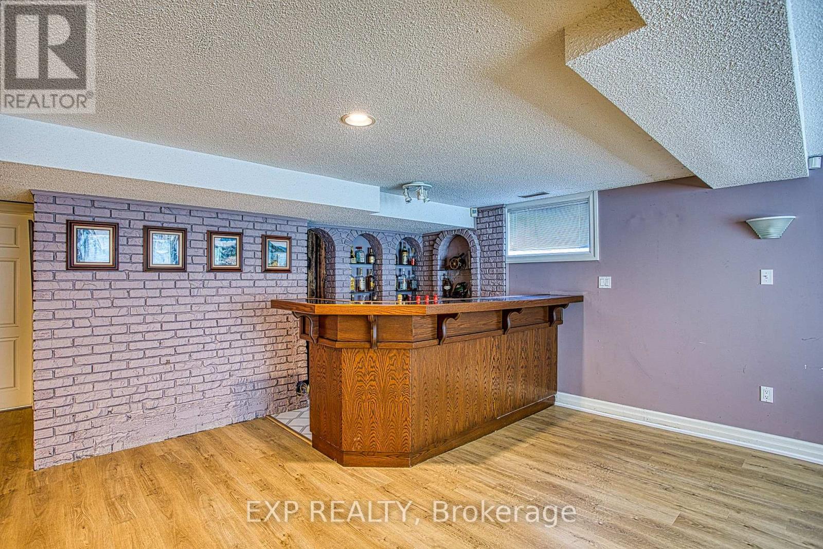 22 BURT COURT - 35