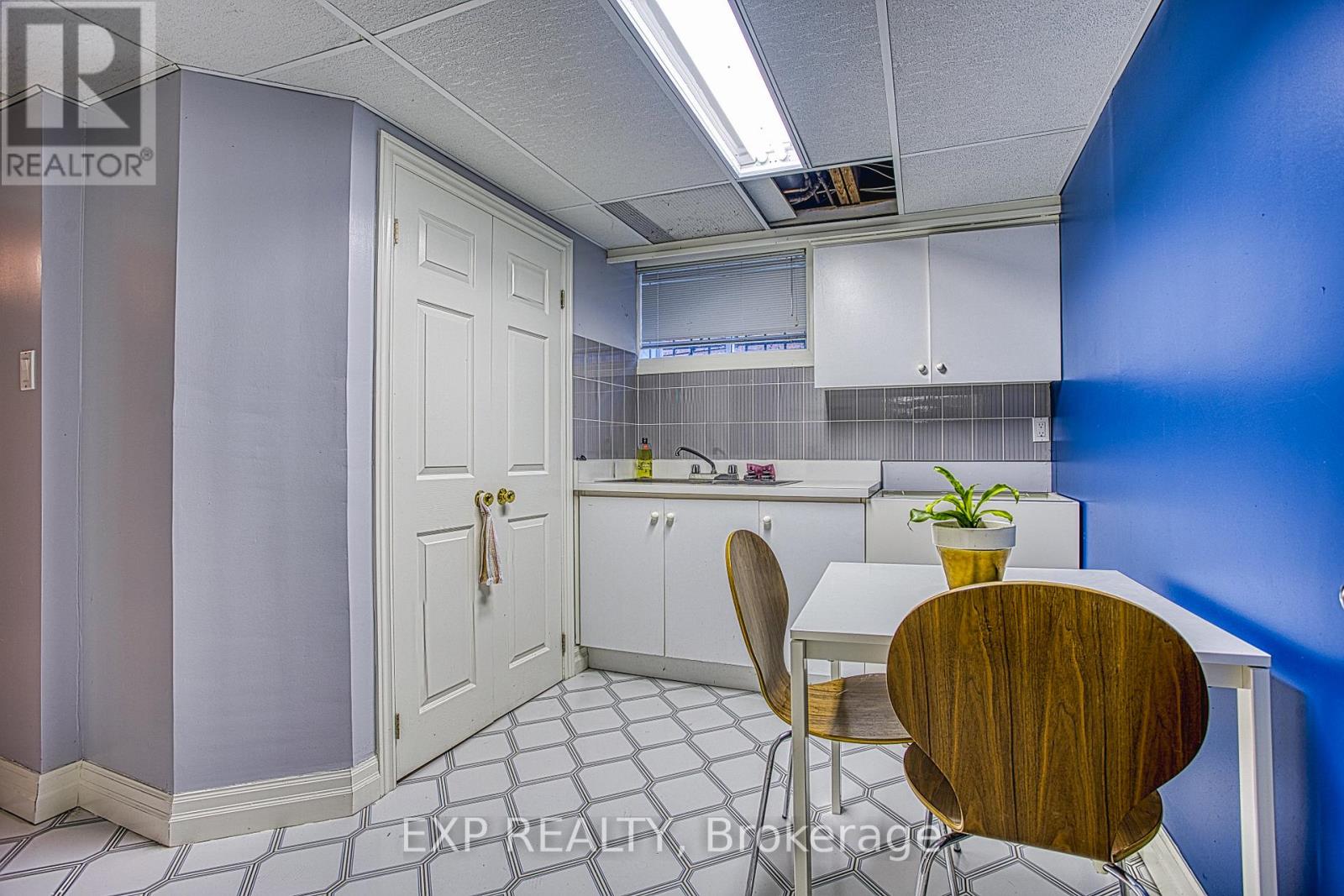 22 BURT COURT - 37