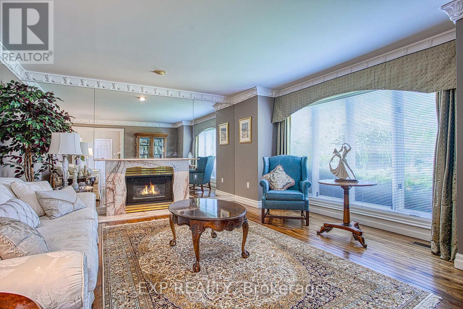 22 BURT COURT - 8