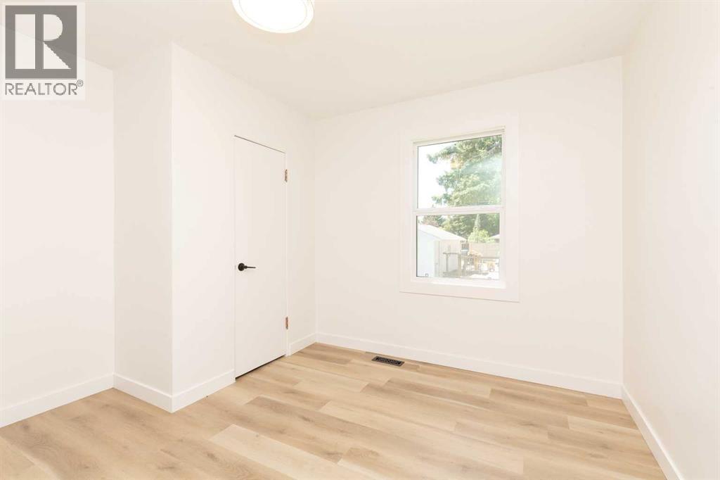 526 28 Street S — photo 14