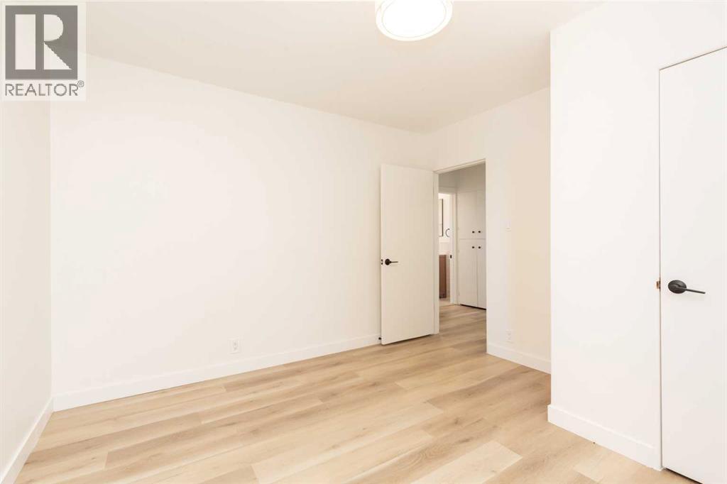 526 28 Street S — photo 15