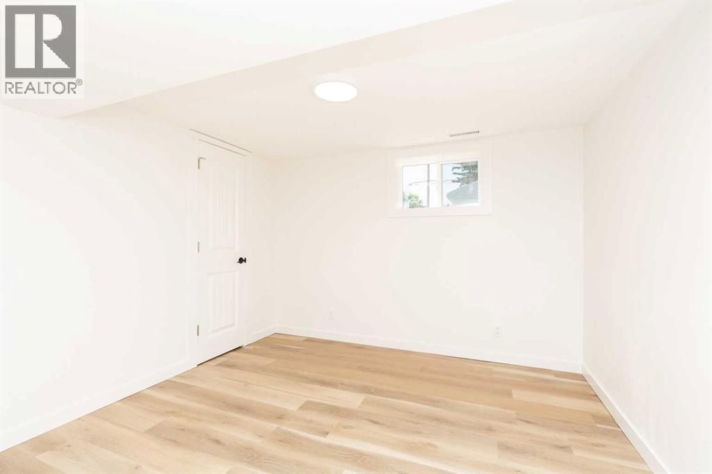 526 28 Street S — photo 26