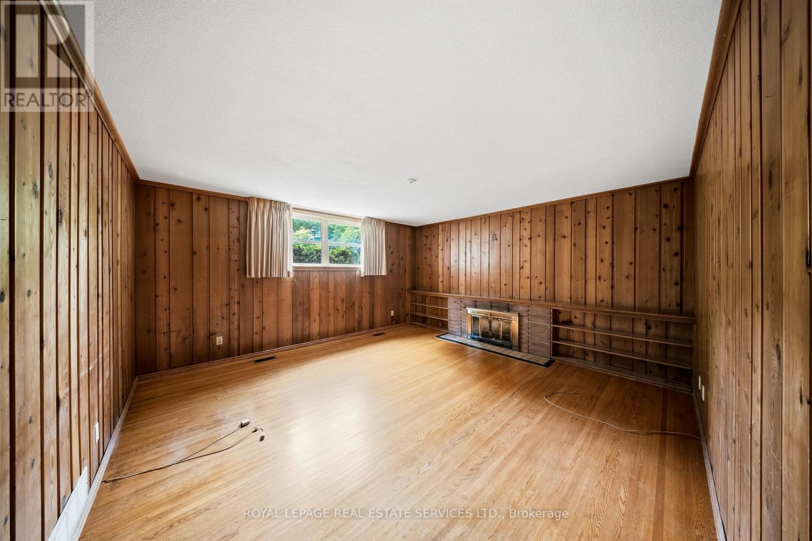 28 BEMERSYDE DRIVE - 24