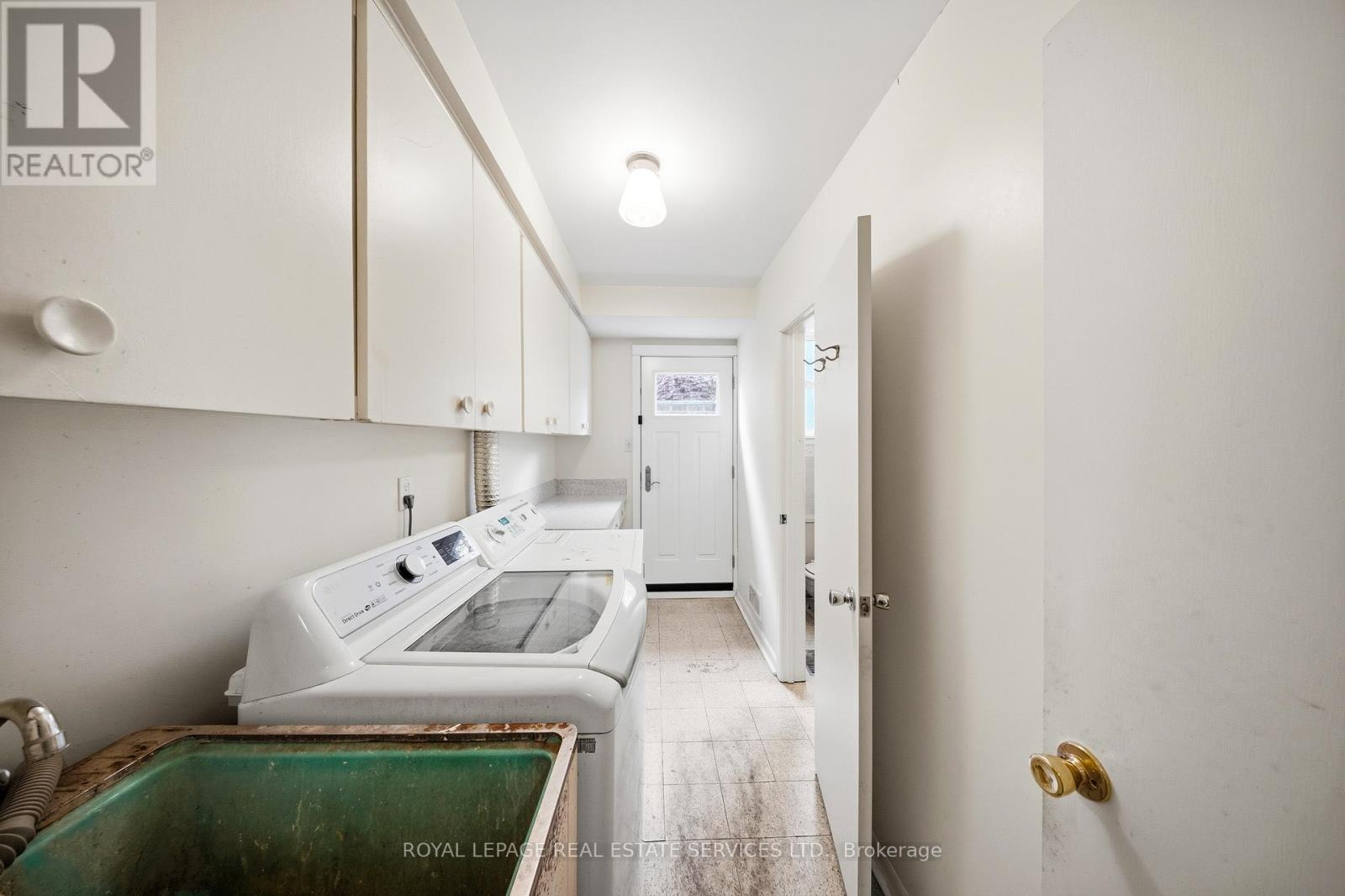 28 BEMERSYDE DRIVE - 31