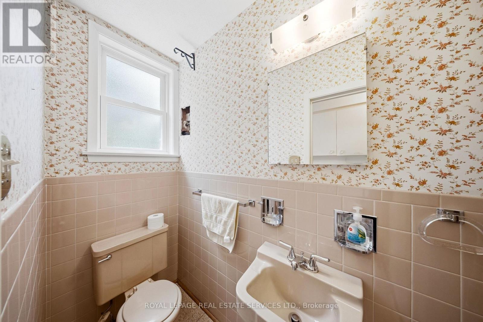28 BEMERSYDE DRIVE - 33