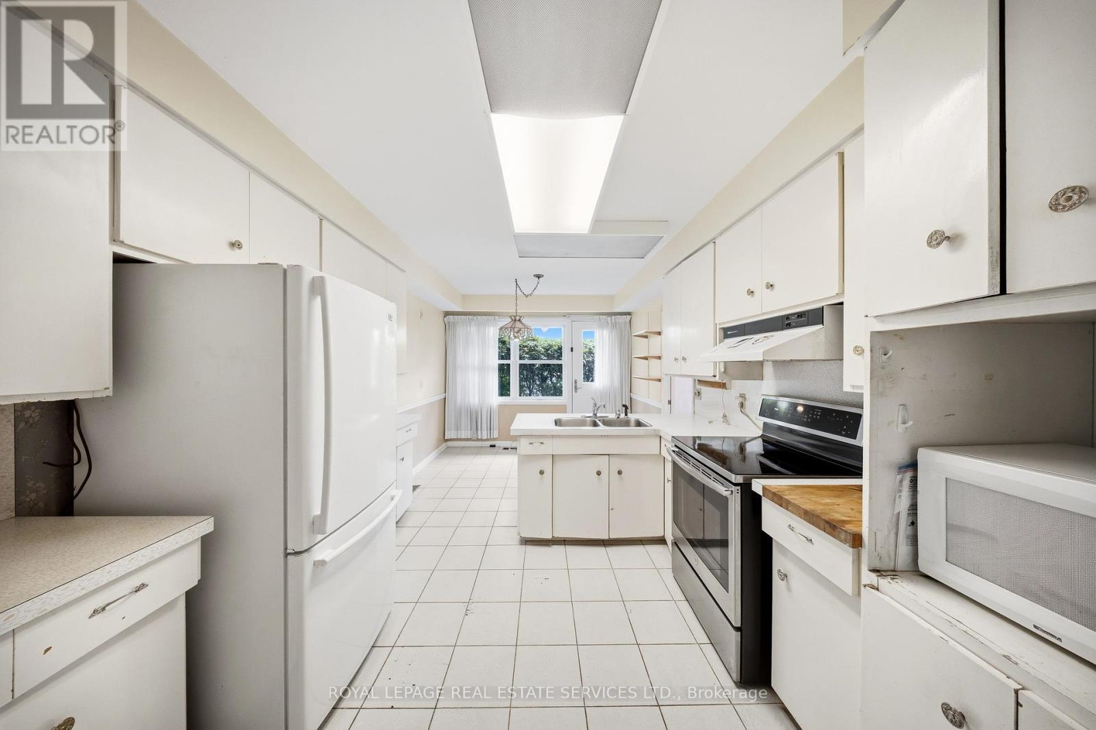 28 BEMERSYDE DRIVE - 4