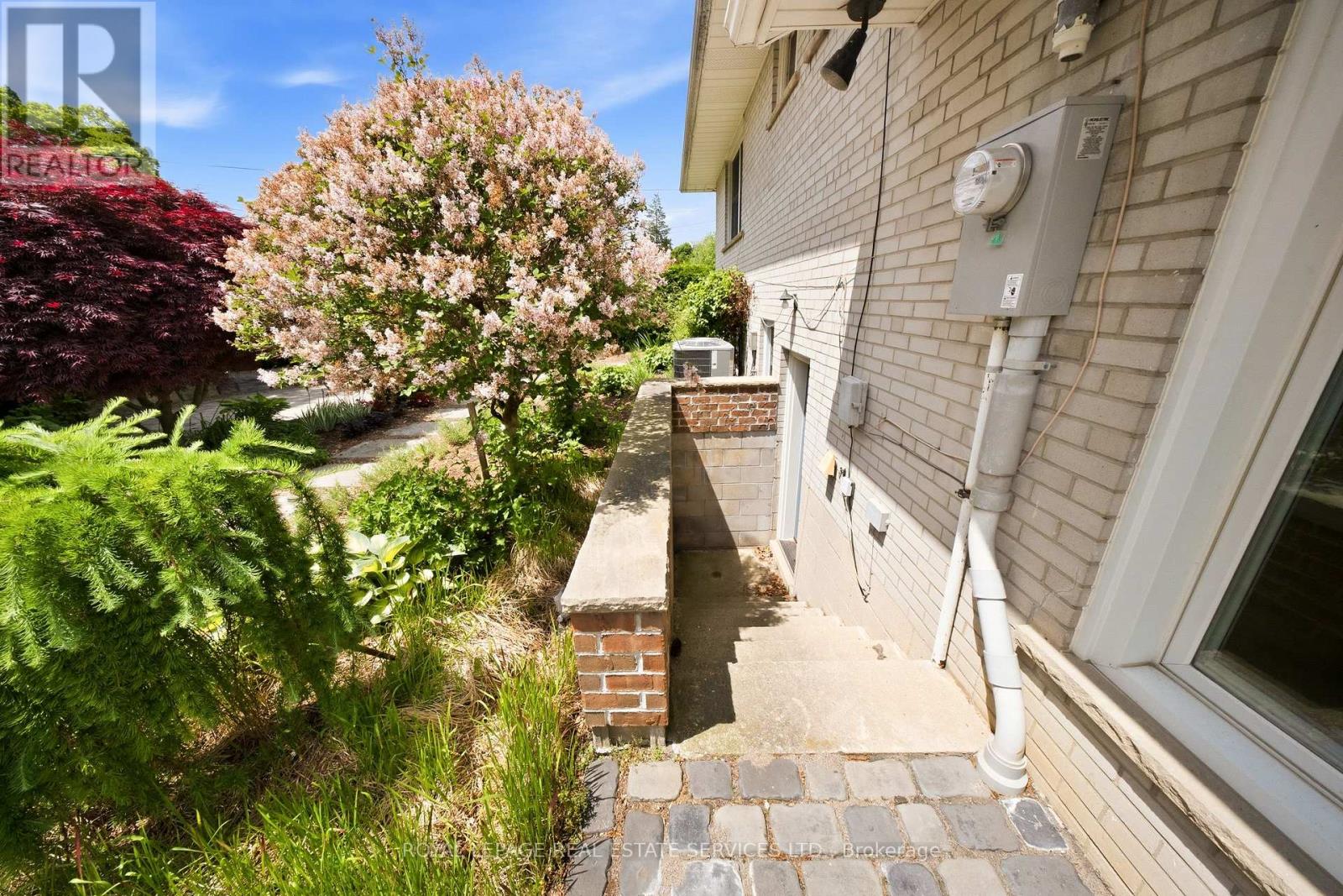 28 BEMERSYDE DRIVE - 44
