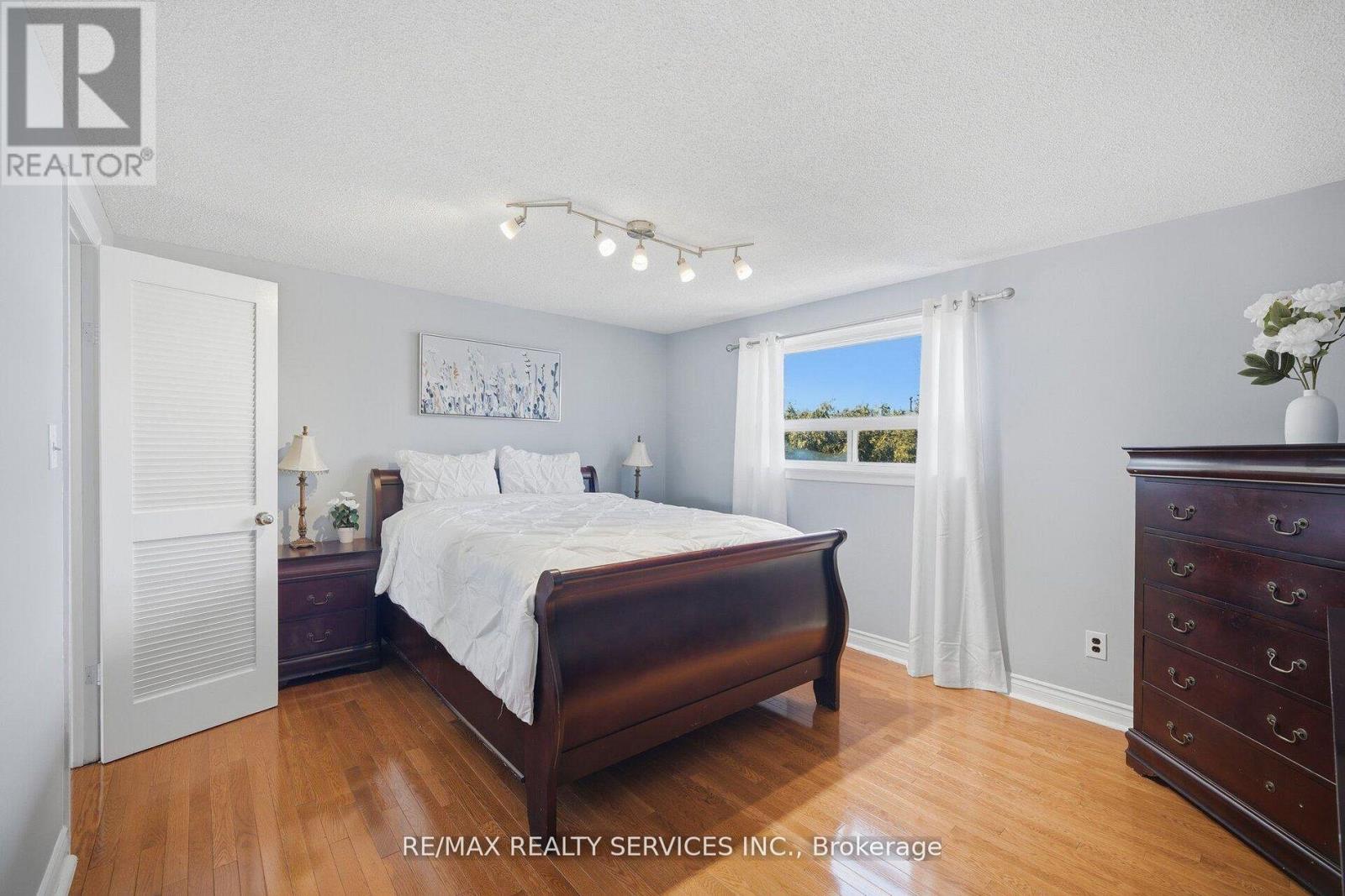 68 ELGIN DRIVE - 19