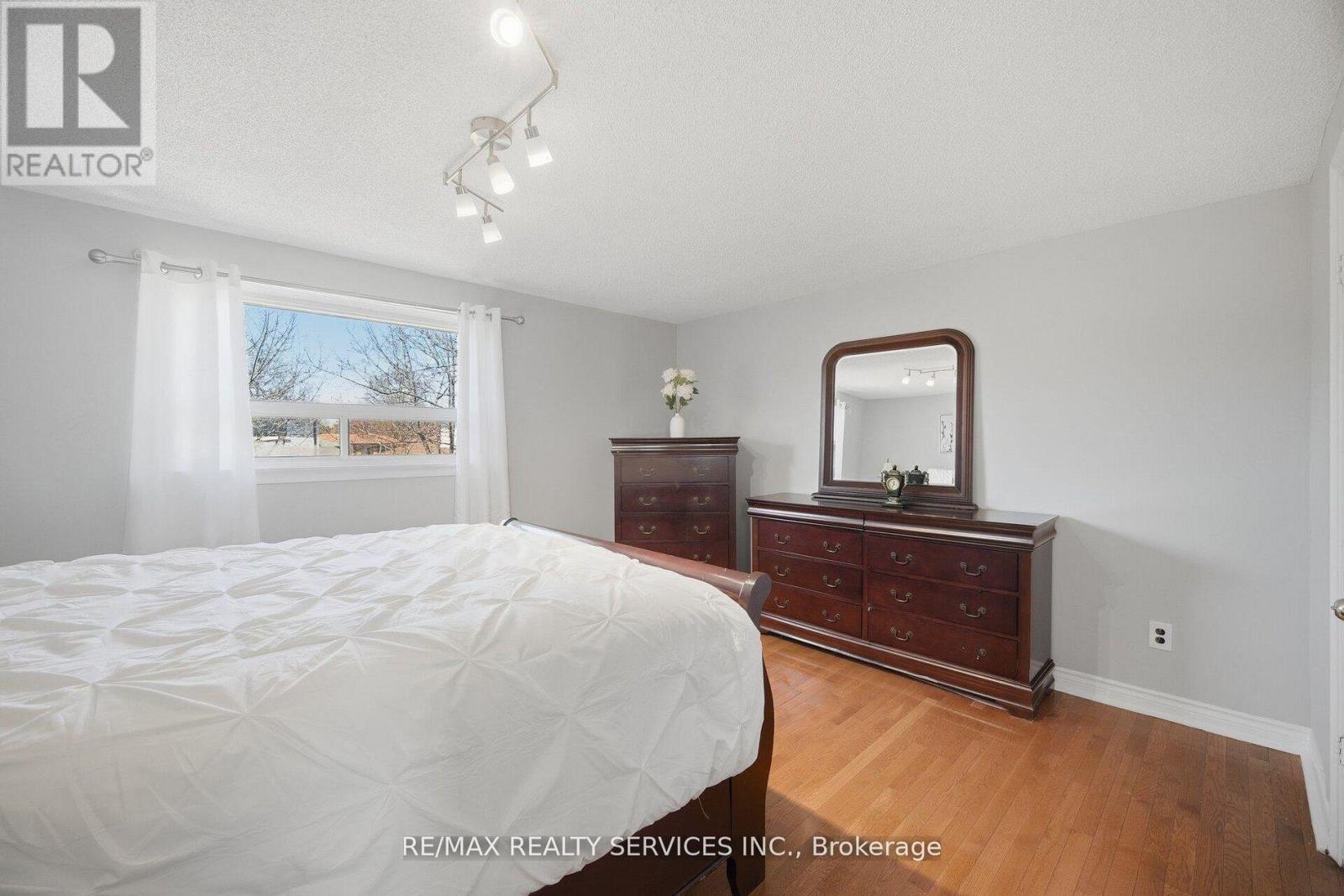 68 ELGIN DRIVE - 20