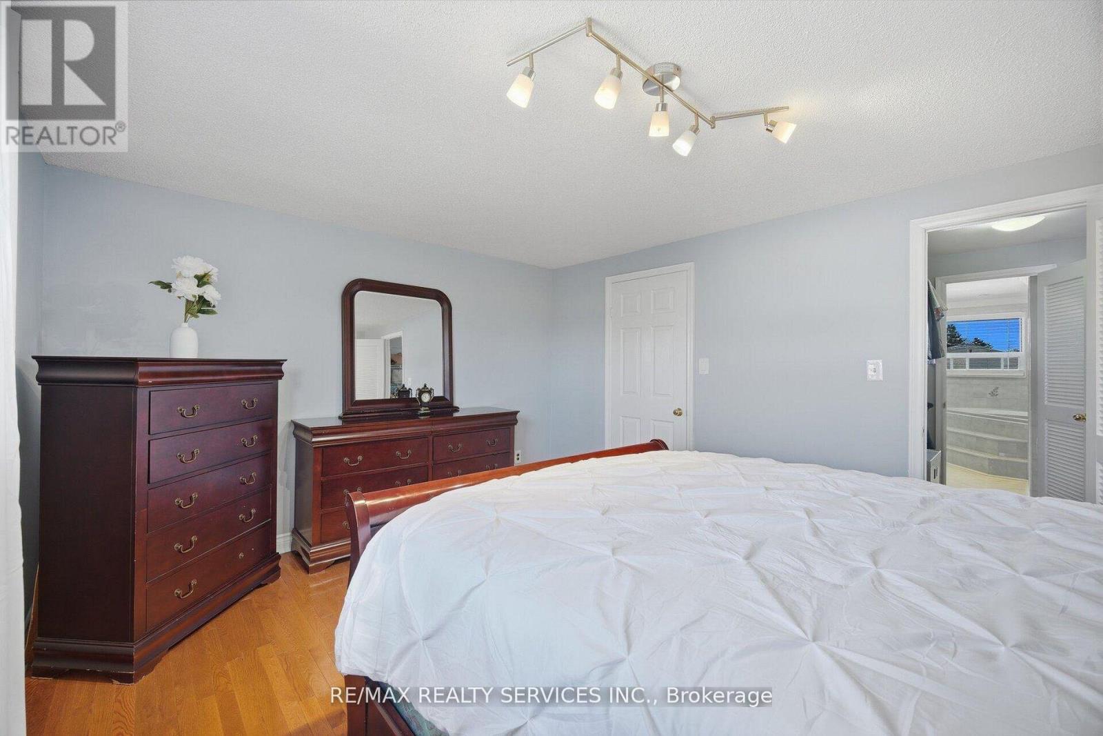 68 ELGIN DRIVE - 22