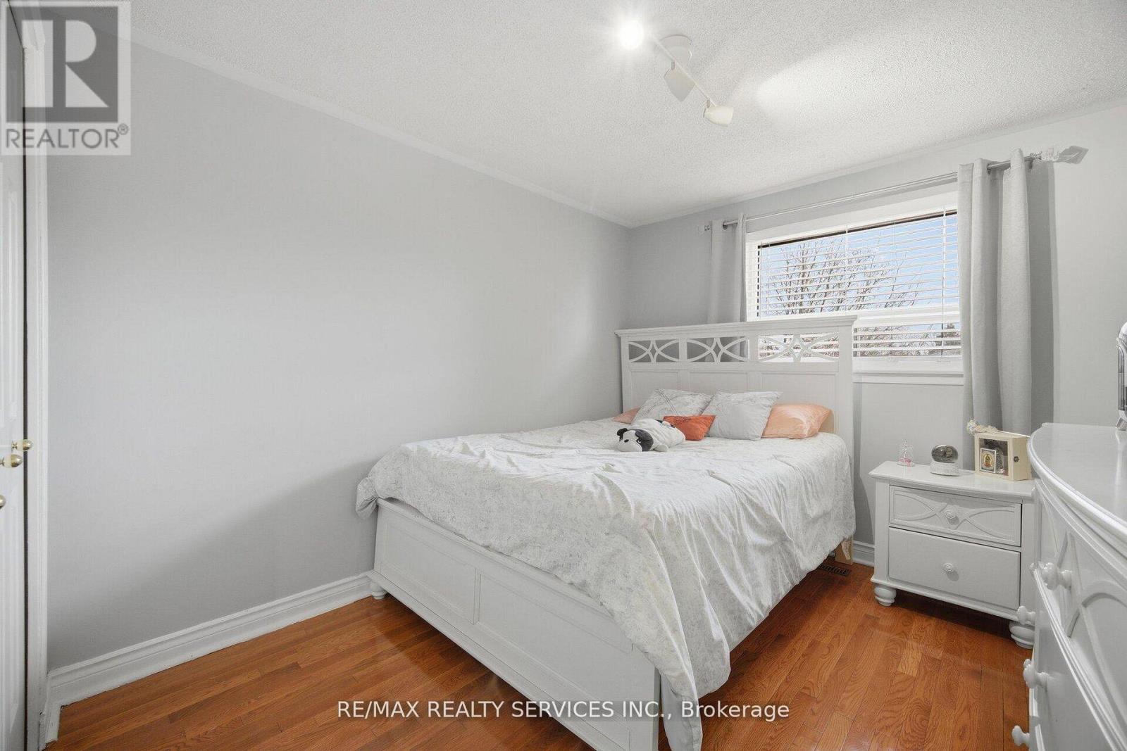 68 ELGIN DRIVE - 24